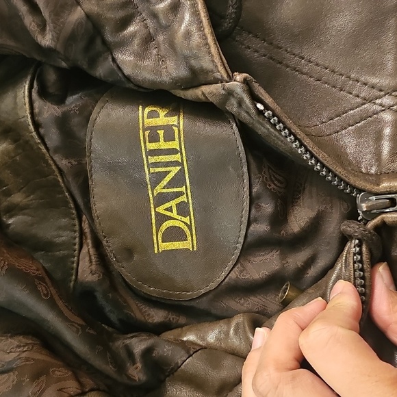 VINTAGE Danier Dark Brown Leather Jacket - Picture 3 of 12